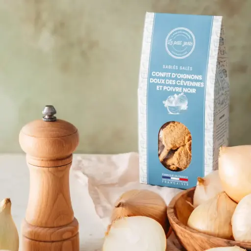 BISCUIT APERITIF SABLES Confit d'oignons doux des Cévennes A.O.P et poivre noir — Le Petit Zeste, Lunel, Languedoc